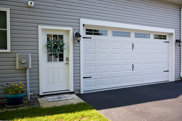 24/7 Emergency Garage Door Panel Replacement experts in Lexington, IL
